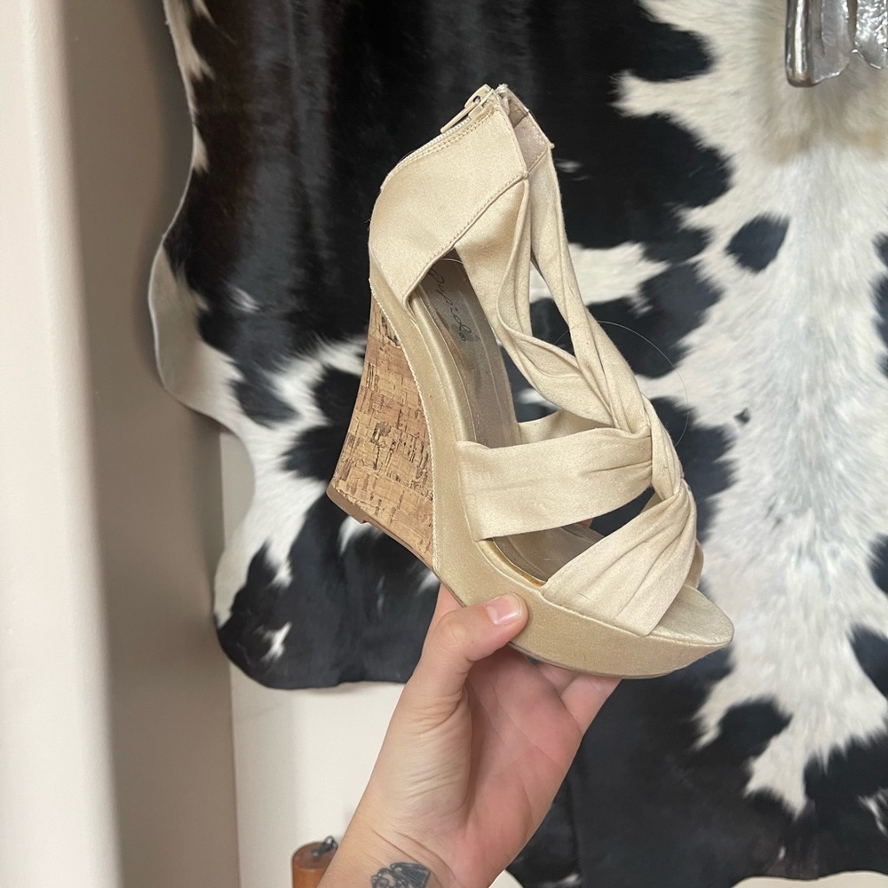 Love these wedges size 7